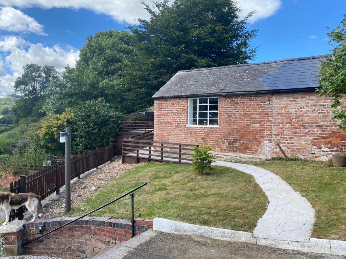 Robyns Nest, Self Catering Cottage Welshpool Exterior photo